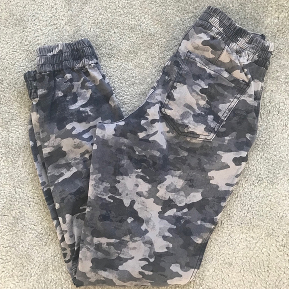 EUC Spanx Cargo Jogger Pants - Stretch Twill In Blackwash Camo | Size Smalls - Picture 1 of 12